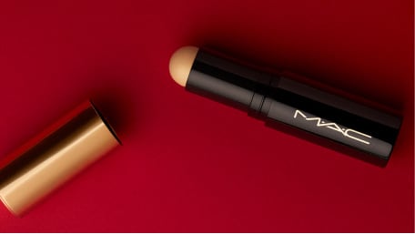 NOVINKA! STUDIO RADIANCE SKIN TINT STICK