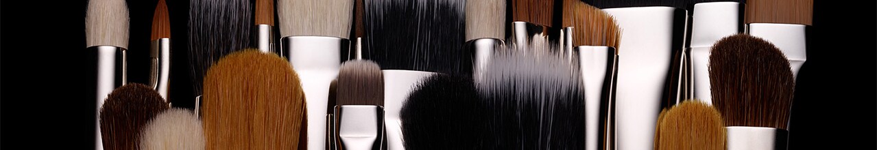 Štětce MAC pro dokonalou aplikaci makeupu.